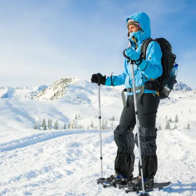 Ensemble raquettes à neige argent, bâtons et sac – image 2