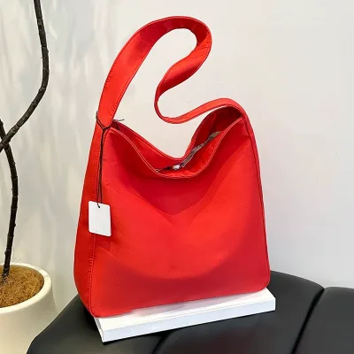 Sac à main carré porté épaule, imperméable – image 3